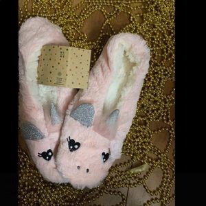 2/$15 NWT ardene slippers 👑